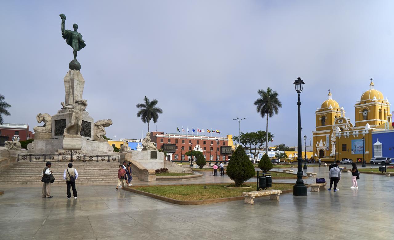 Costa Del Sol Trujillo Centro Hotel Exterior photo